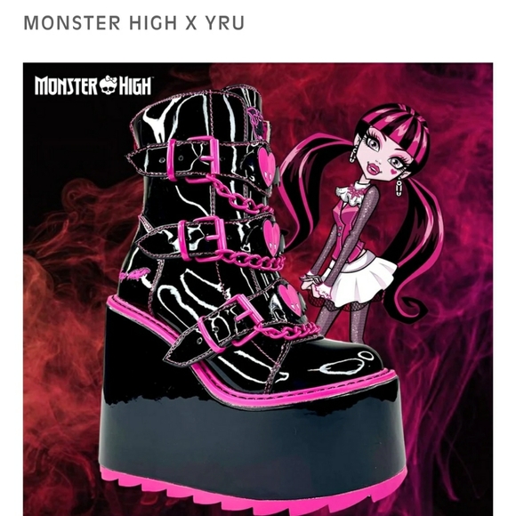 Monster High Draculaura Dune Lo Boots - Picture 1 of 8